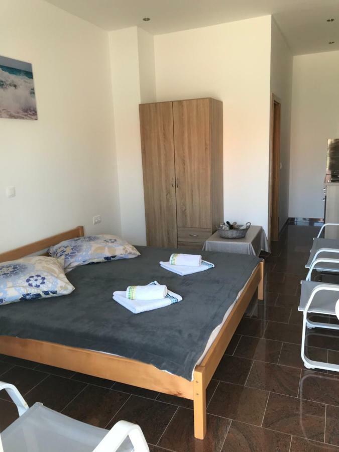 Apartmani Subasic Pag Town Exterior foto