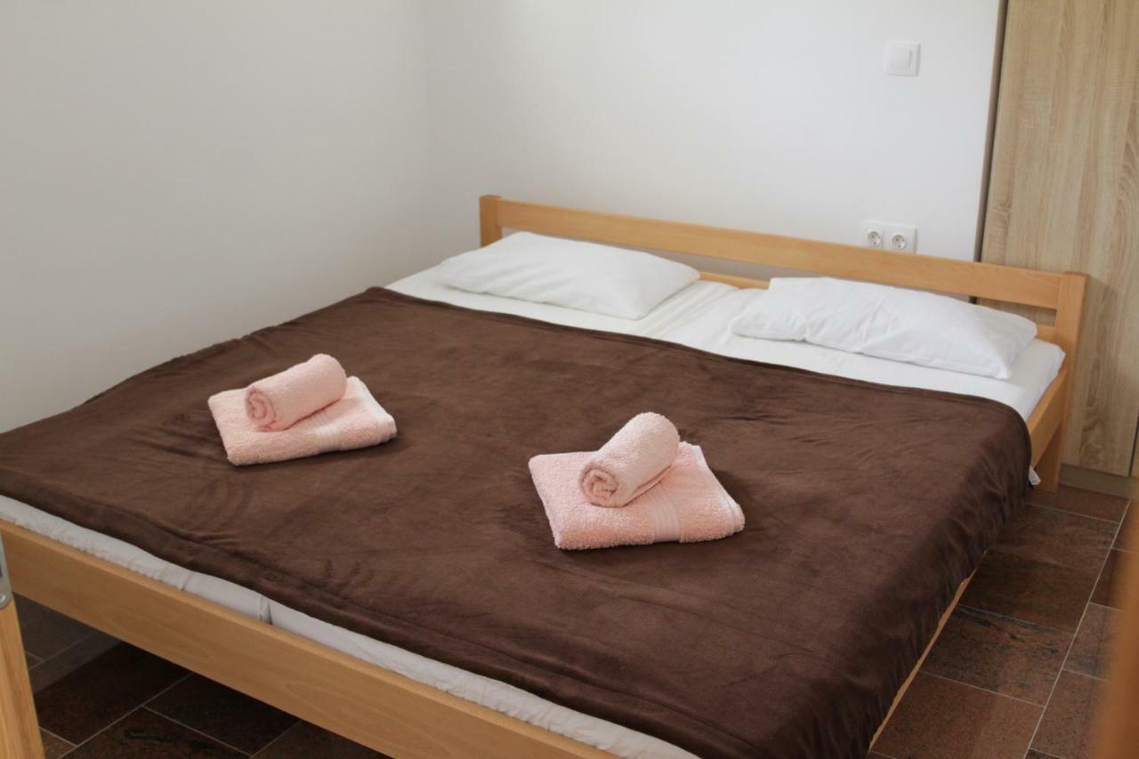 Apartmani Subasic Pag Town Exterior foto